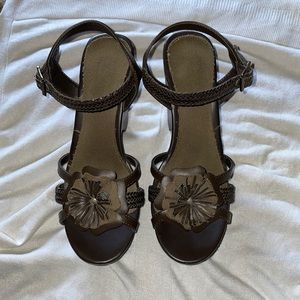 Decree sandals size 8